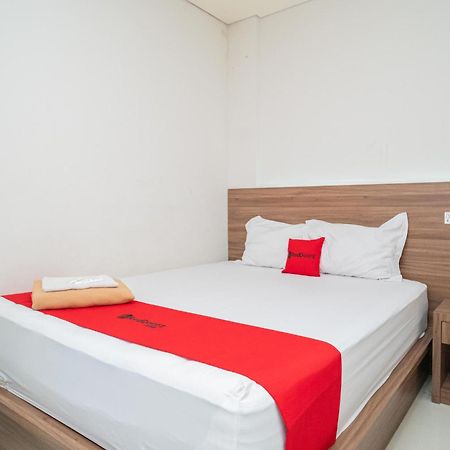 Reddoorz Plus @ Jalan Pemuda Timur Bojonegoro Buitenkant foto
