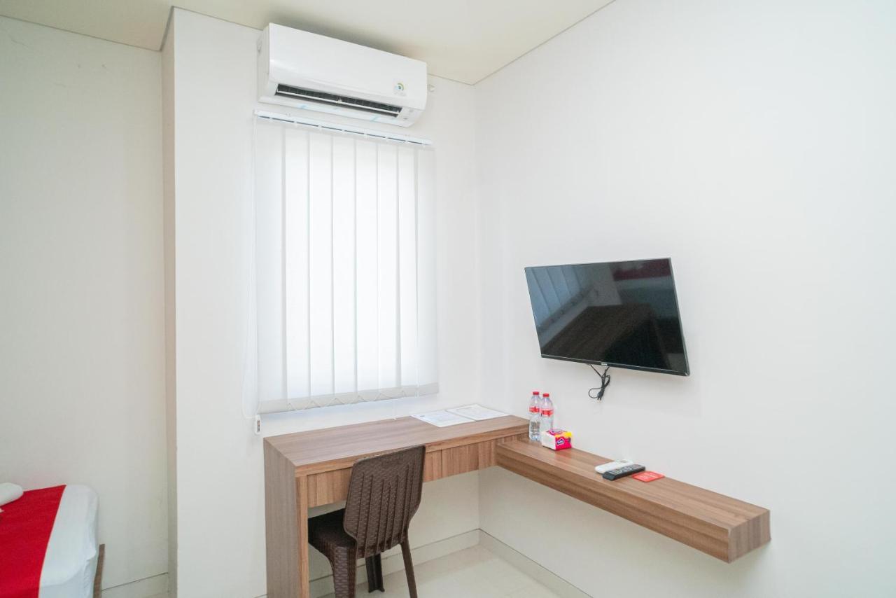 Reddoorz Plus @ Jalan Pemuda Timur Bojonegoro Buitenkant foto