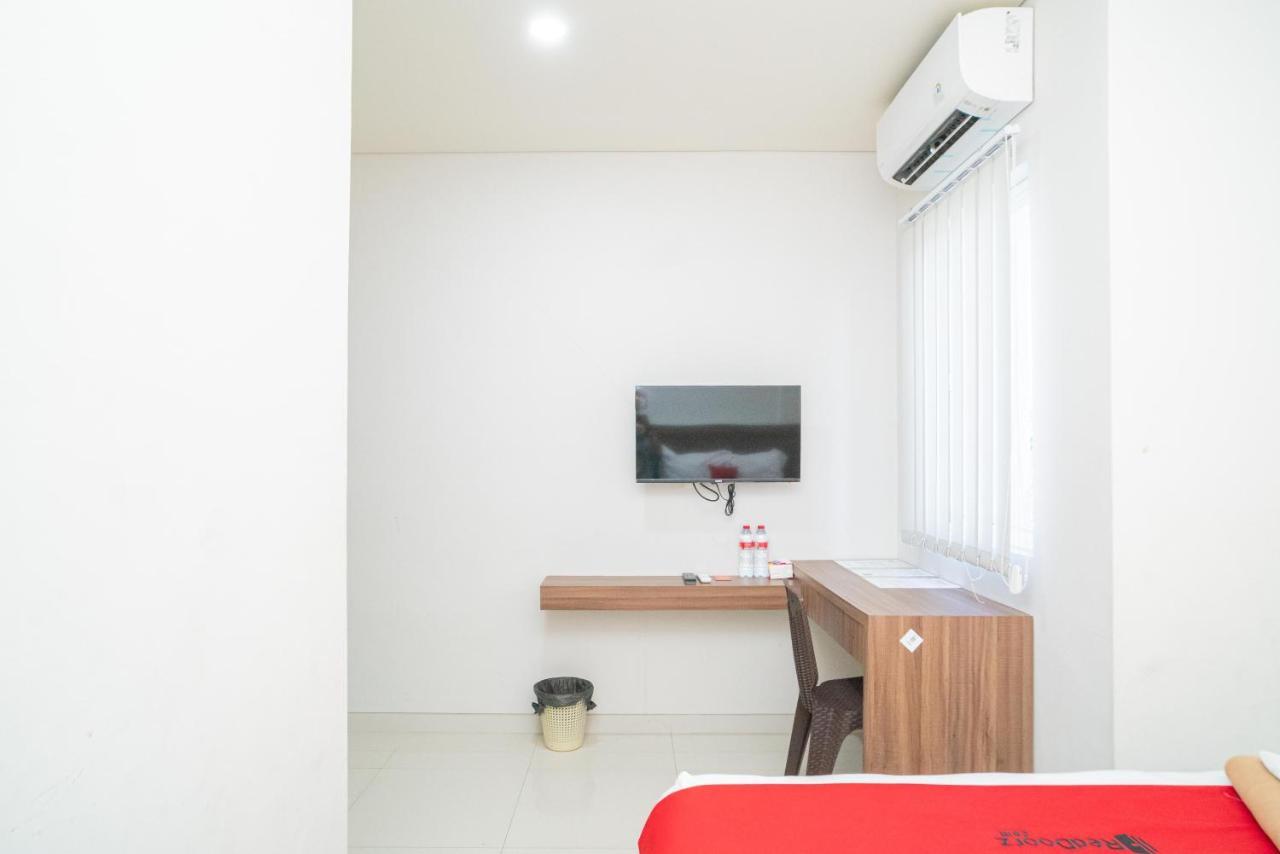 Reddoorz Plus @ Jalan Pemuda Timur Bojonegoro Buitenkant foto