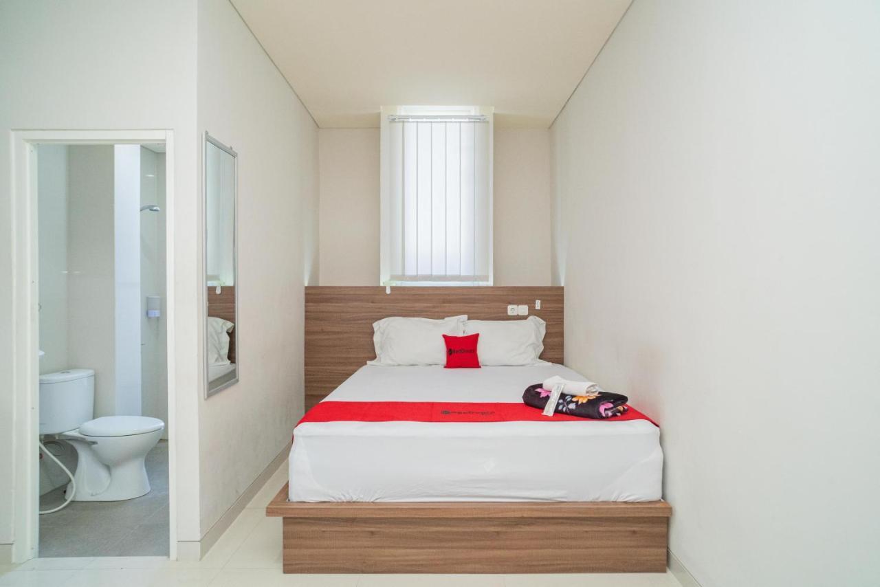 Reddoorz Plus @ Jalan Pemuda Timur Bojonegoro Buitenkant foto
