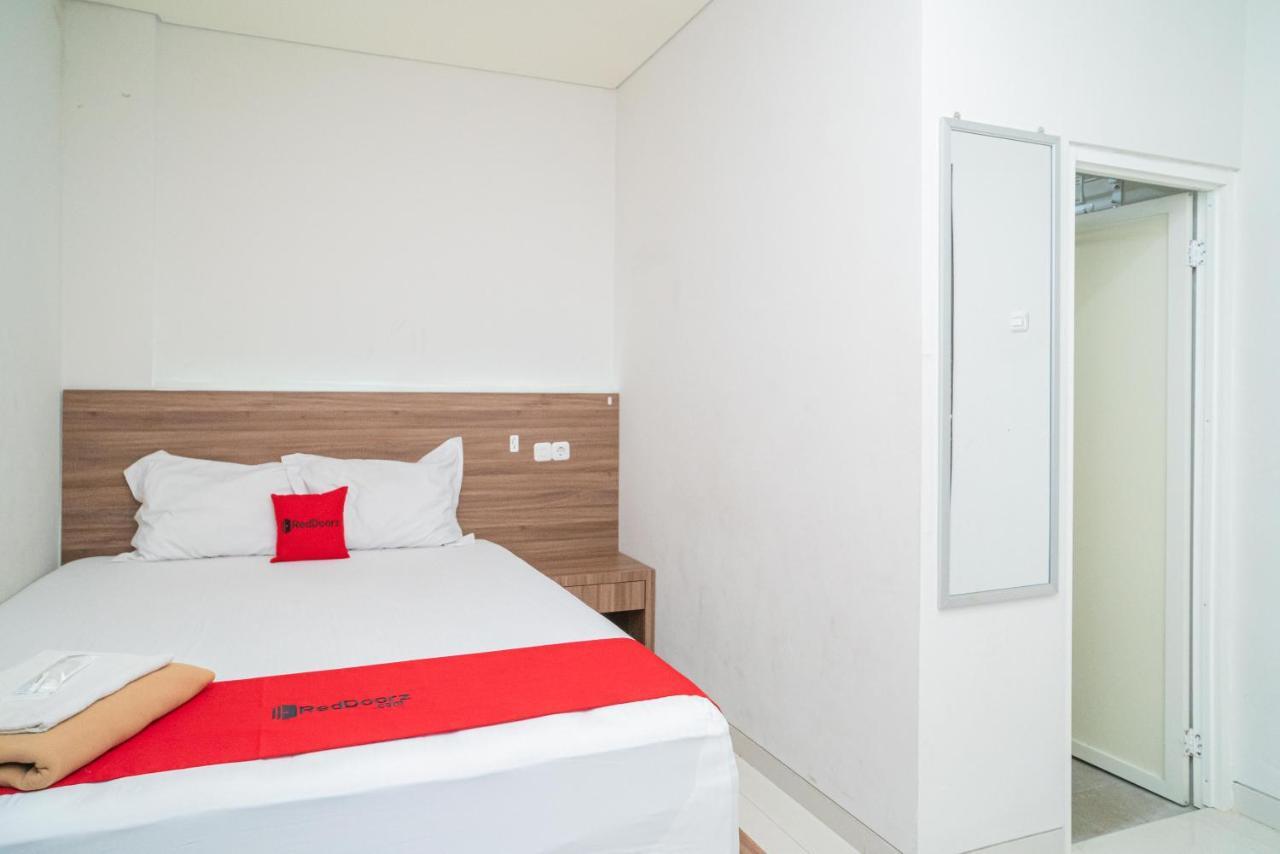 Reddoorz Plus @ Jalan Pemuda Timur Bojonegoro Buitenkant foto