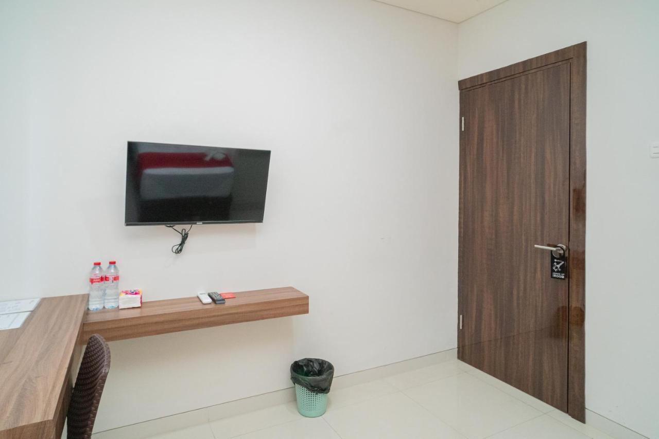 Reddoorz Plus @ Jalan Pemuda Timur Bojonegoro Buitenkant foto